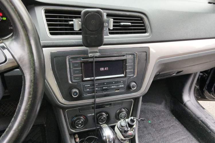 Used Volkswagen Lavida 2017 230TSI DSG Comfort Edition Audio And AC Panel