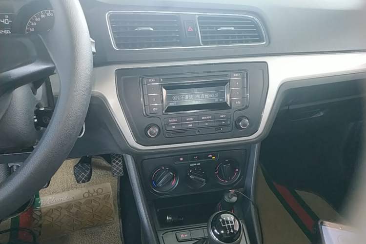 Used Volkswagen Lavida 2017 1.6L Manual Fashion Edition Audio And AC Panel