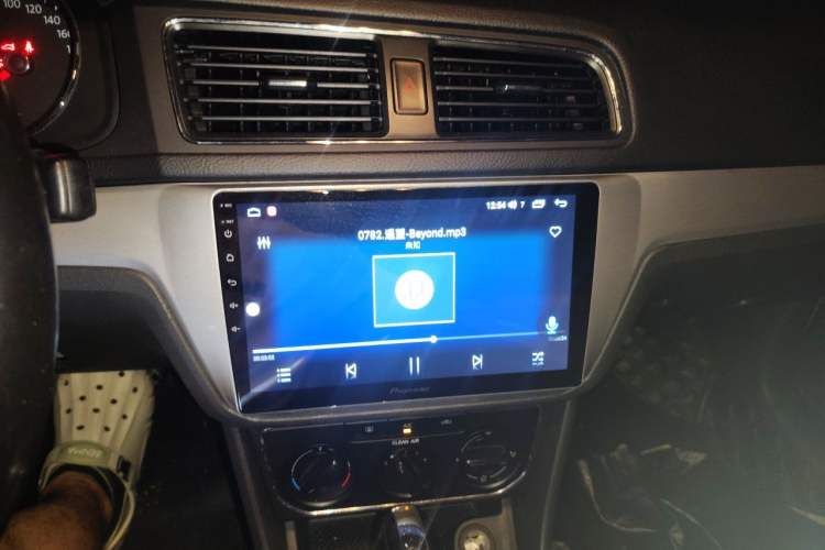 Used Volkswagen Lavida 2017 1.6L Automatic Comfort Edition Audio And AC Panel