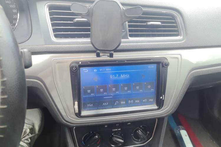 Used Volkswagen Lavida 2017 1.6L Manual Comfort Edition Audio And AC Panel