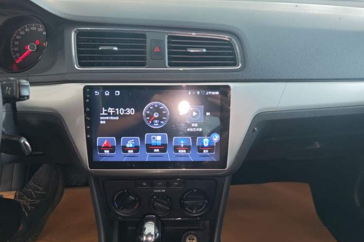 Used Volkswagen Lavida 2017 1.6L Automatic Fashion Edition Audio And AC Panel