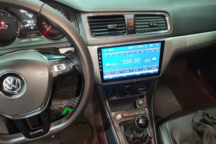 Used Volkswagen Lavida 2017 1.6L Manual Comfort Edition Audio And AC Panel