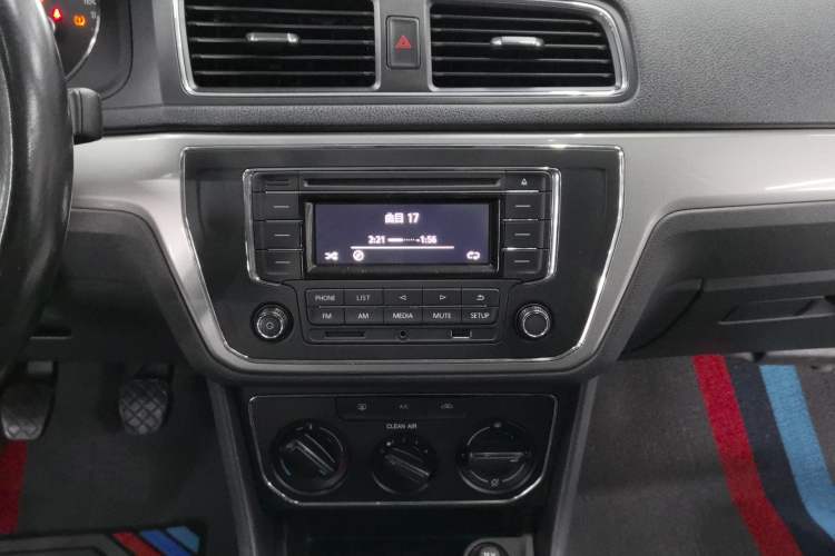 Used Volkswagen Lavida 2017 1.6L Manual Comfort Edition Audio And AC Panel
