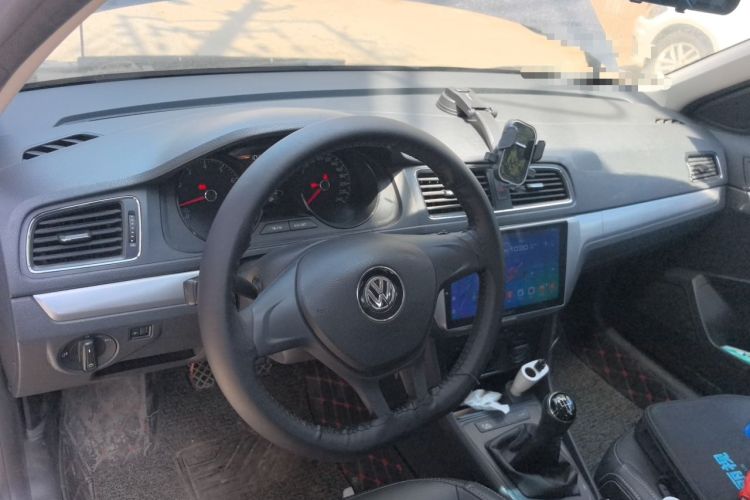Used Volkswagen Lavida 2017 1.6L Manual Fashion Edition Center Console