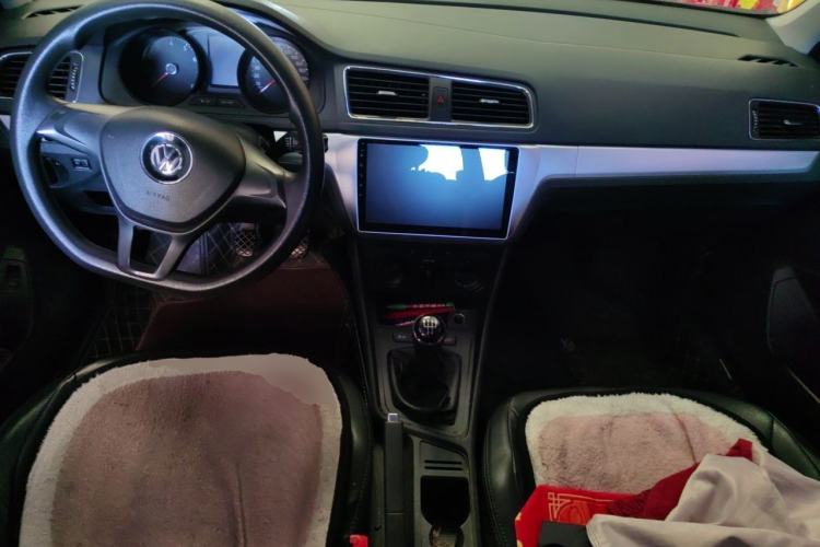 Used Volkswagen Lavida 2017 1.6L Manual Fashion Edition Center Console