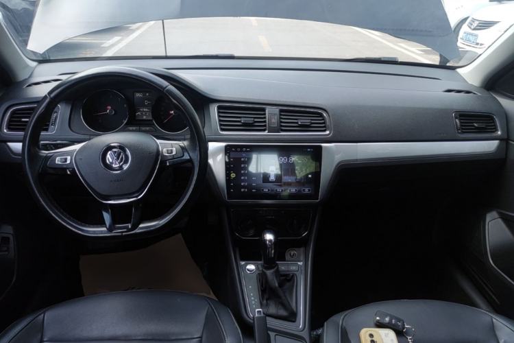 Used Volkswagen Lavida 2017 1.6L Automatic Comfort Edition Center Console