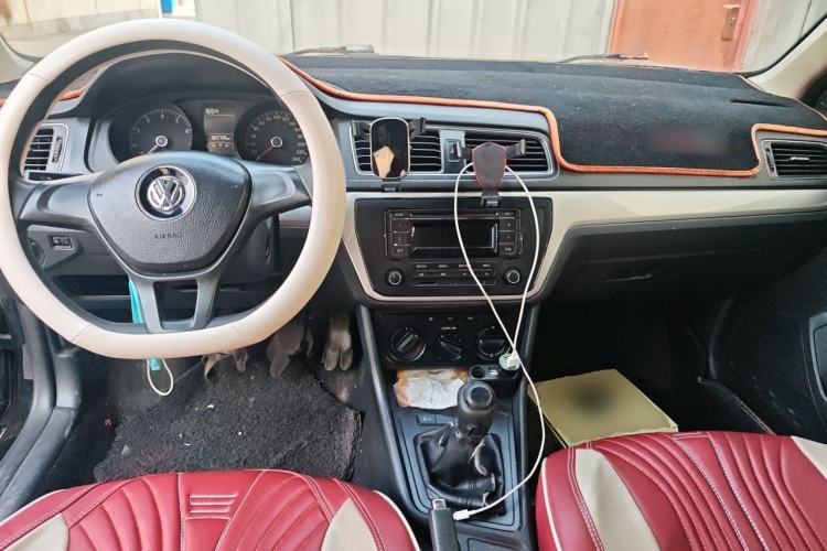 Used Volkswagen Lavida 2017 1.6L Manual Fashion Edition Center Console
