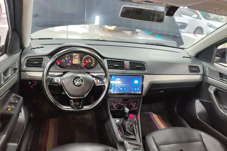 Used Volkswagen Lavida 2017 230TSI DSG Comfort Edition Center Console