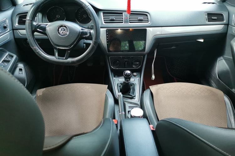 Used Volkswagen Lavida 2017 1.6L Manual Comfort Edition Center Console