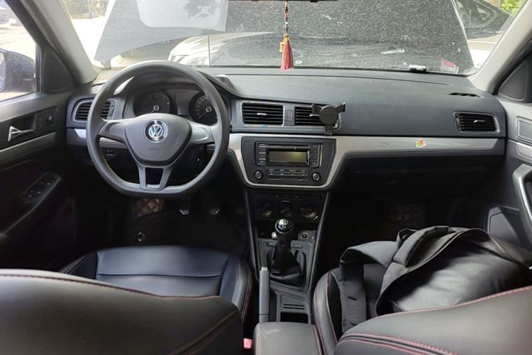 Used Volkswagen Lavida 2017 1.6L Manual Fashion Edition Center Console