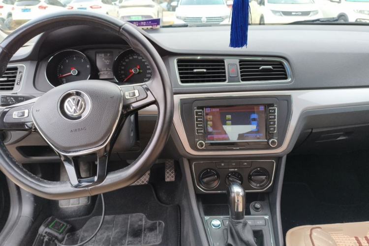 Used Volkswagen Lavida 2017 1.6L Automatic Comfort Edition Center Console