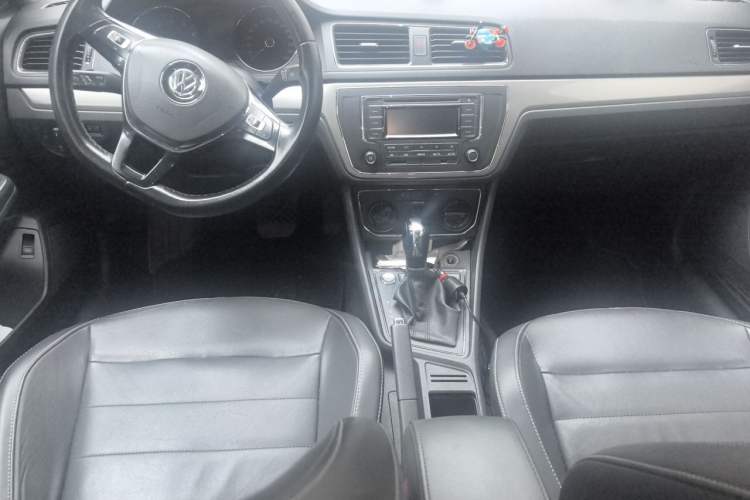 Used Volkswagen Lavida 2017 1.6L Automatic Comfort Edition Center Console