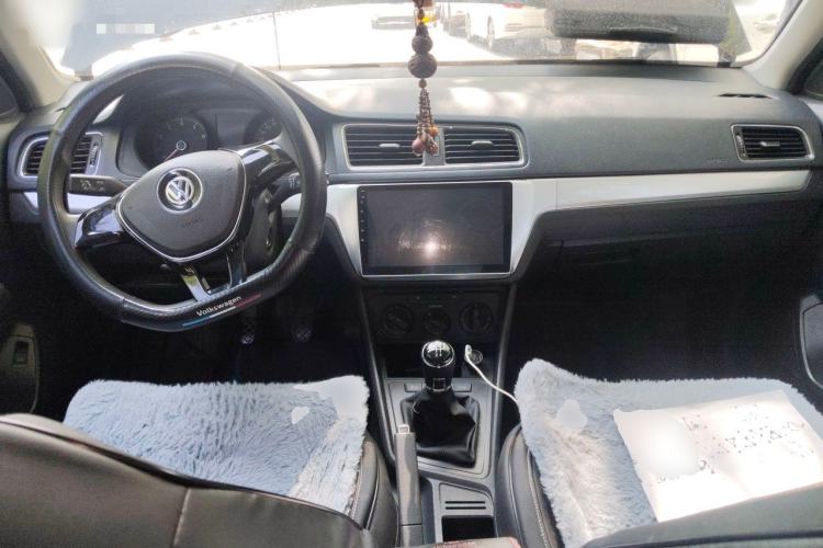 Used Volkswagen Lavida 2017 1.6L Manual Fashion Edition Center Console