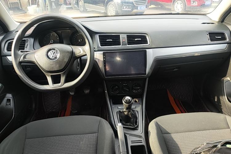 Used Volkswagen Lavida 2017 1.6L Manual Fashion Edition Center Console