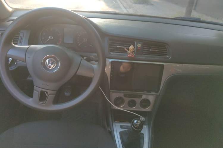 Used Volkswagen Lavida 2017 1.6L Manual Fashion Edition Center Console