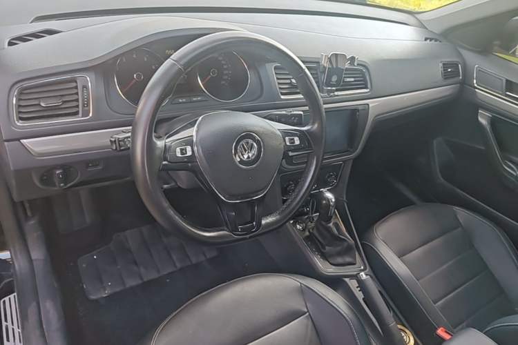 Used Volkswagen Lavida 2017 230TSI DSG Comfort Edition Center Console