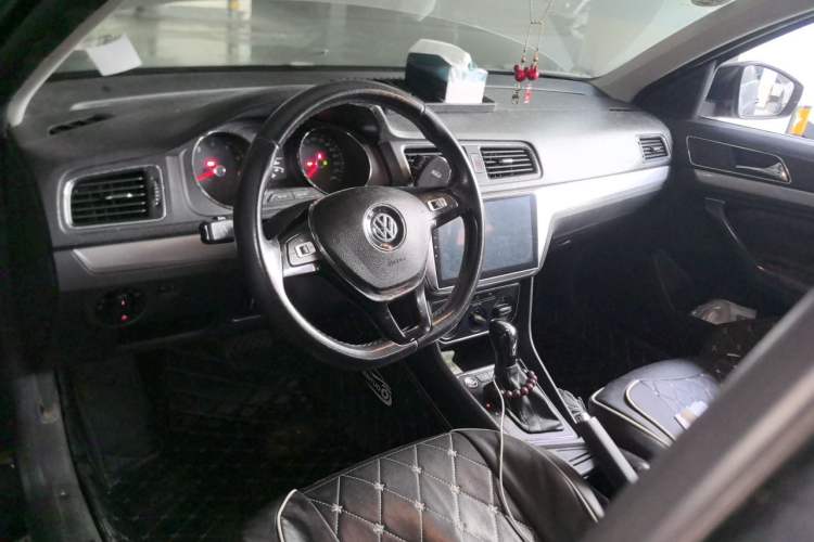 Used Volkswagen Lavida 2017 1.6L Automatic Comfort Edition Center Console