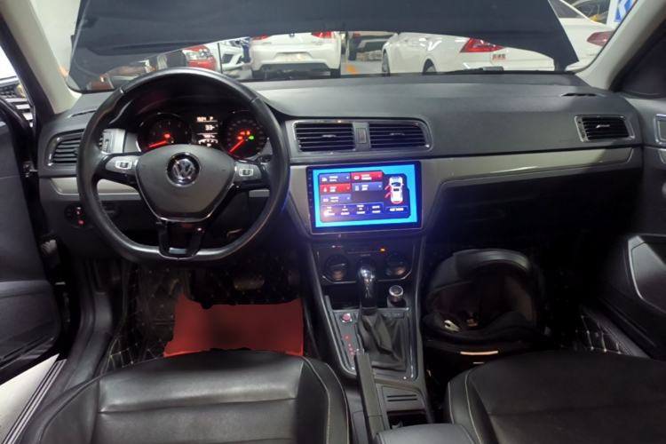 Used Volkswagen Lavida 2017 1.6L Automatic Comfort Edition Center Console