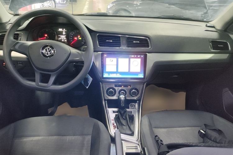 Used Volkswagen Lavida 2017 1.6L Automatic Fashion Edition Center Console