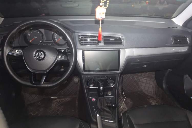Used Volkswagen Lavida 2017 1.6L Automatic Comfort Edition Center Console