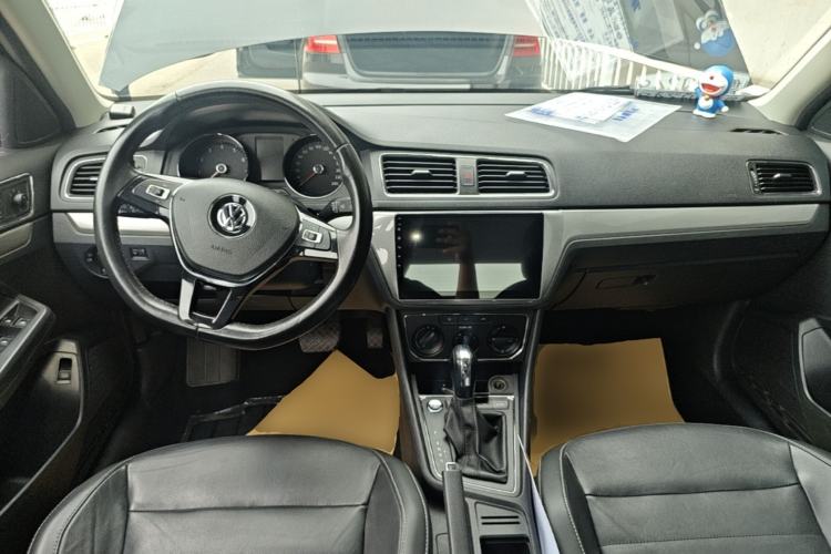 Used Volkswagen Lavida 2017 1.6L Automatic Comfort Edition Center Console