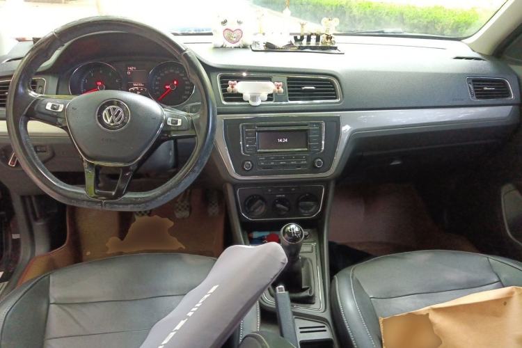 Used Volkswagen Lavida 2017 1.6L Manual Comfort Edition Center Console
