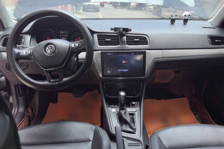 Used Volkswagen Lavida 2017 1.6L Automatic Comfort Edition Center Console