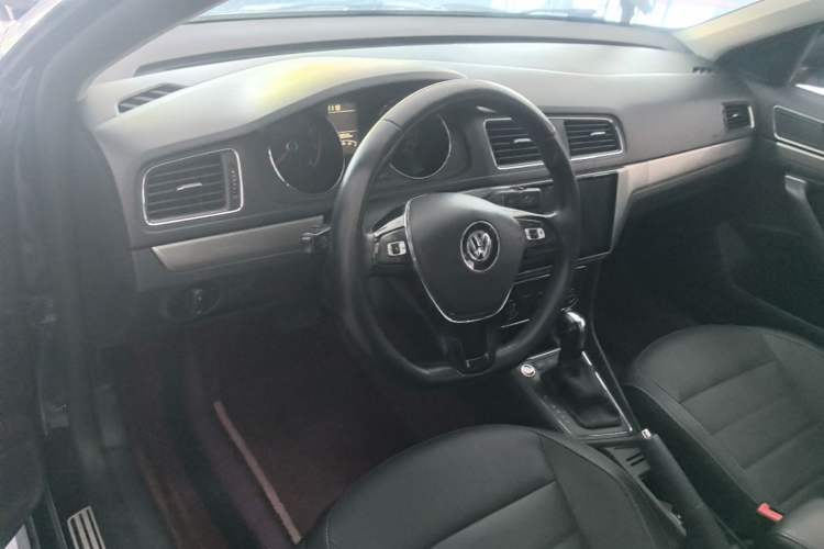 Used Volkswagen Lavida 2017 230TSI DSG Comfort Edition Center Console