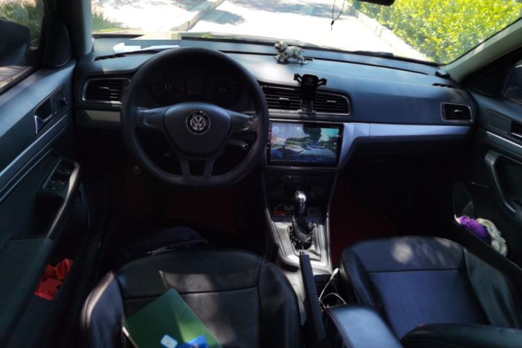 Used Volkswagen Lavida 2017 1.6L Automatic Fashion Edition Center Console