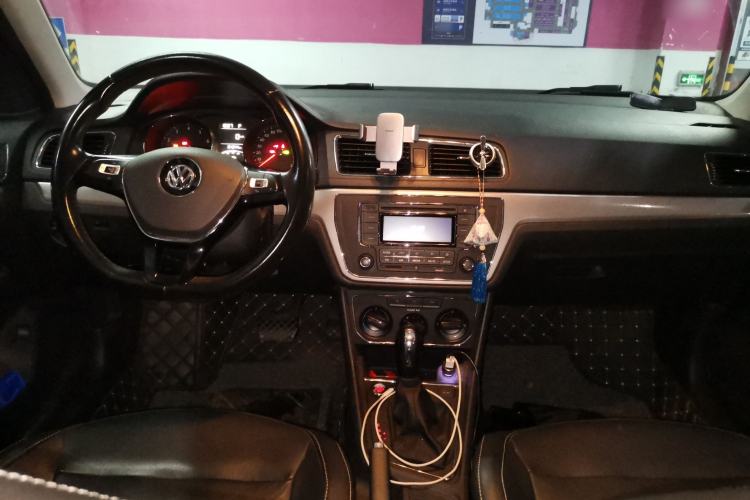 Used Volkswagen Lavida 2017 1.6L Automatic Comfort Edition Center Console