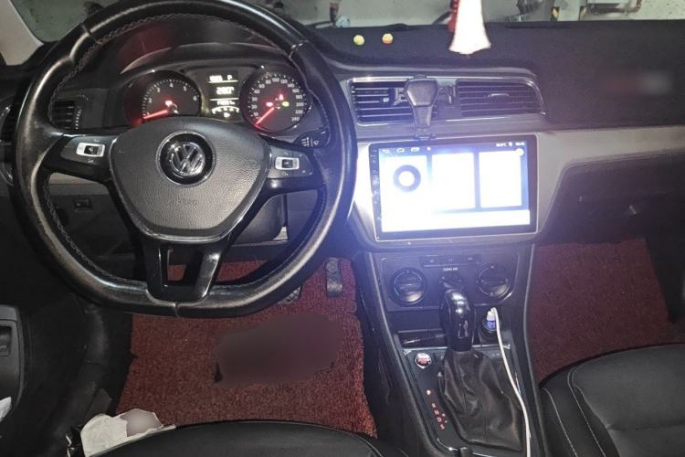 Used Volkswagen Lavida 2017 1.6L Automatic Comfort Edition Center Console