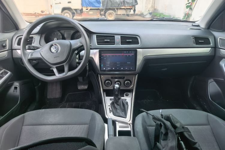 Used Volkswagen Lavida 2017 1.6L Automatic Fashion Edition Center Console