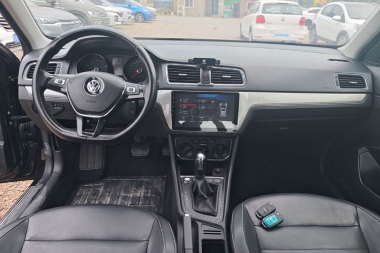 Used Volkswagen Lavida 2017 1.6L Automatic Comfort Edition Center Console