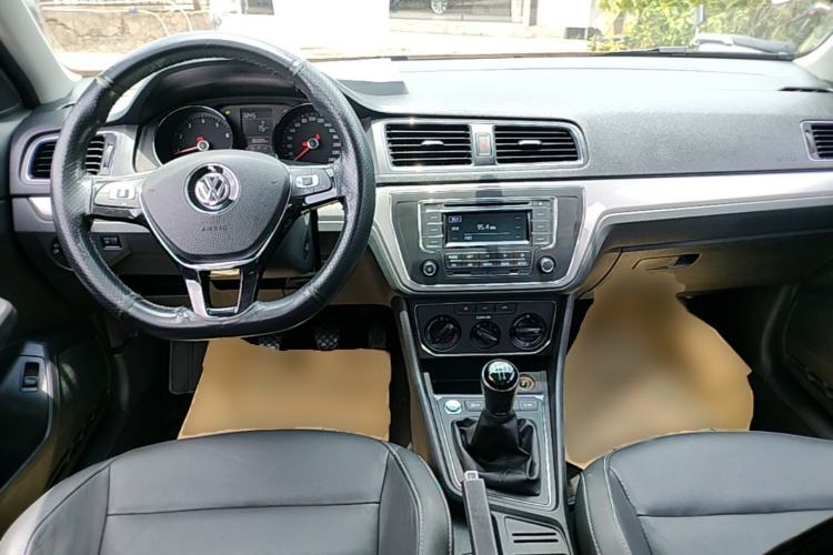 Used Volkswagen Lavida 2017 1.6L Manual Comfort Edition Center Console