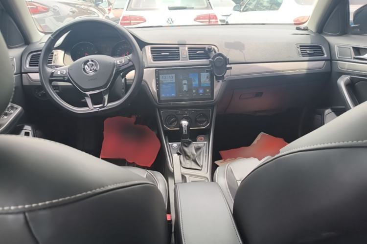 Used Volkswagen Lavida 2017 1.6L Automatic Comfort Edition Center Console