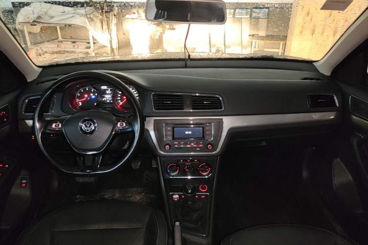 Used Volkswagen Lavida 2017 1.6L Manual Comfort Edition Center Console