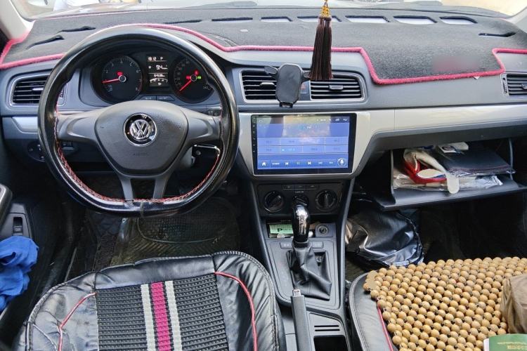 Used Volkswagen Lavida 2017 1.6L Automatic Fashion Edition Center Console