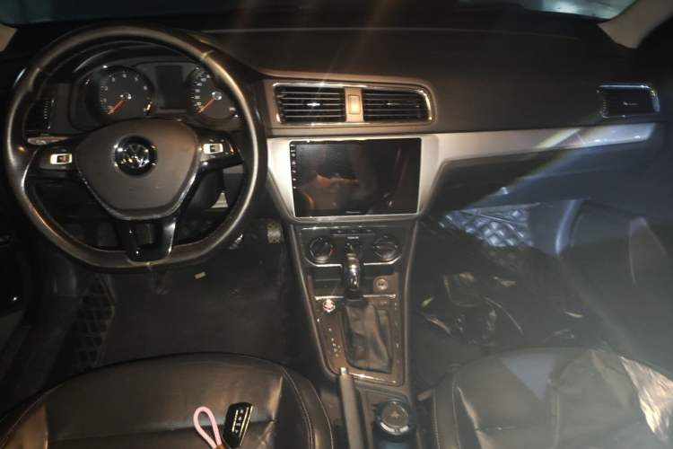 Used Volkswagen Lavida 2017 1.6L Automatic Comfort Edition Center Console