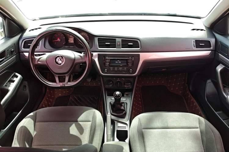 Used Volkswagen Lavida 2017 1.6L Manual Fashion Edition Center Console