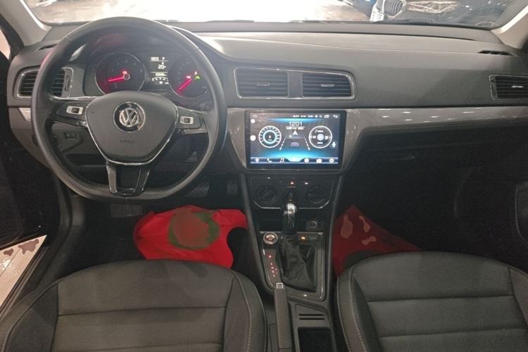 Used Volkswagen Lavida 2017 1.6L Automatic Comfort Edition Center Console
