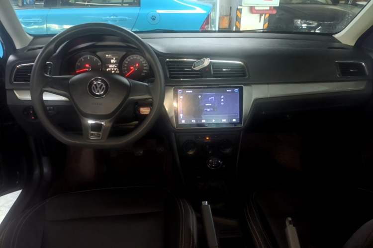 Used Volkswagen Lavida 2017 1.6L Manual Fashion Edition Center Console