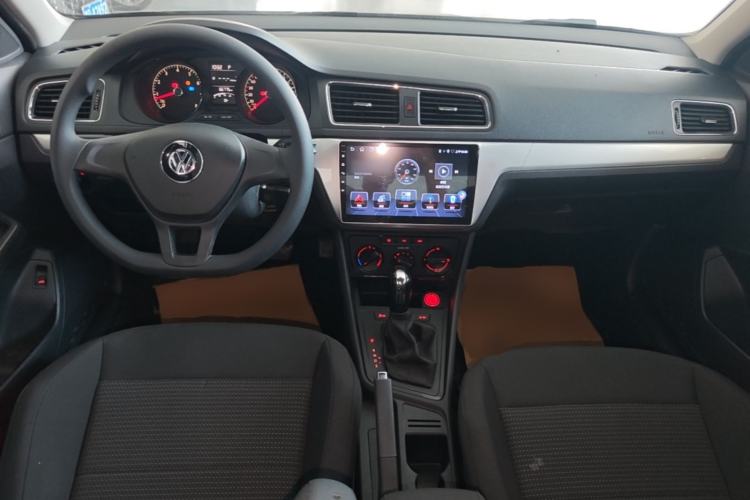 Used Volkswagen Lavida 2017 1.6L Automatic Fashion Edition Center Console