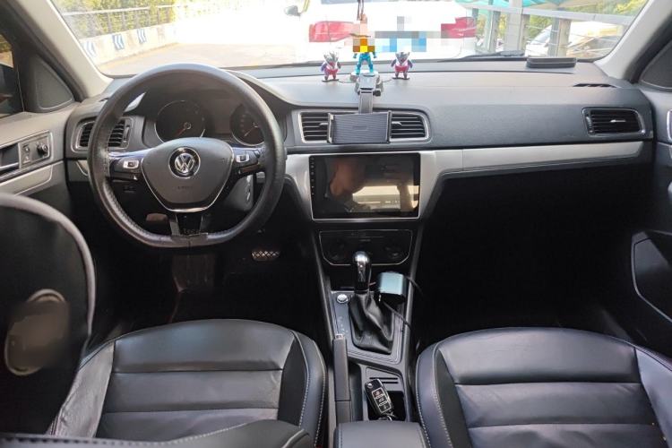 Used Volkswagen Lavida 2017 1.6L Automatic Comfort Edition Center Console