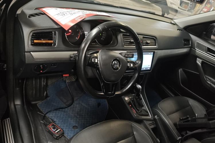 Used Volkswagen Lavida 2017 1.6L Automatic Comfort Edition Center Console