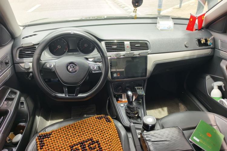 Used Volkswagen Lavida 2017 1.6L Automatic Comfort Edition Center Console