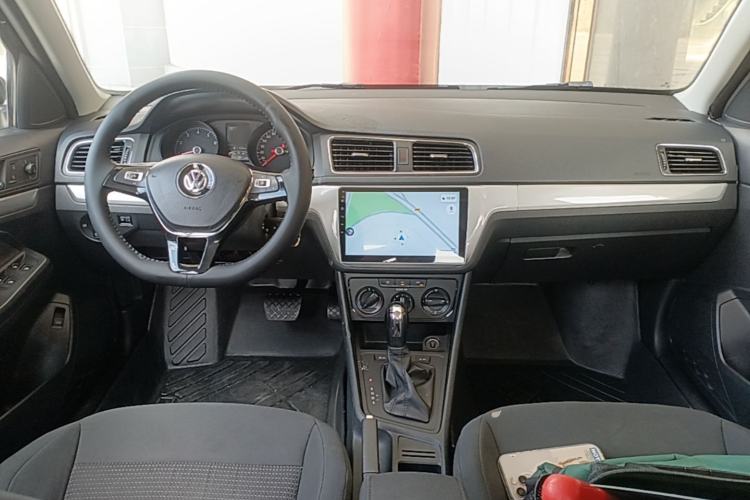Used Volkswagen Lavida 2017 1.6L Automatic Fashion Edition Center Console