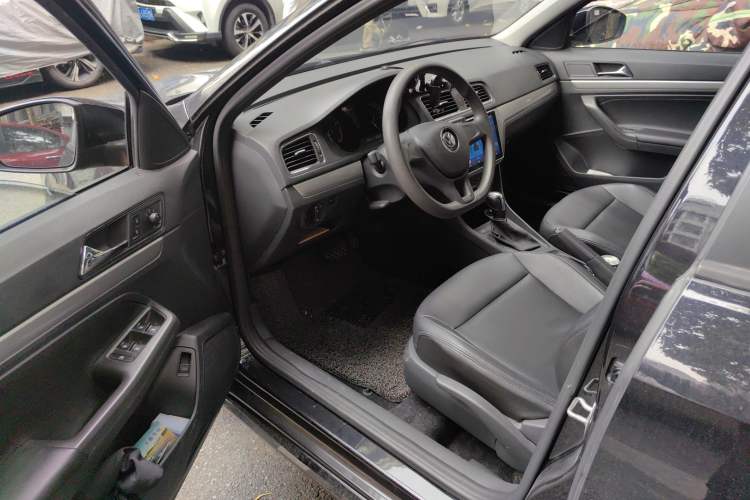 Used Volkswagen Lavida 2017 1.6L Automatic Fashion Edition Driver Seat
