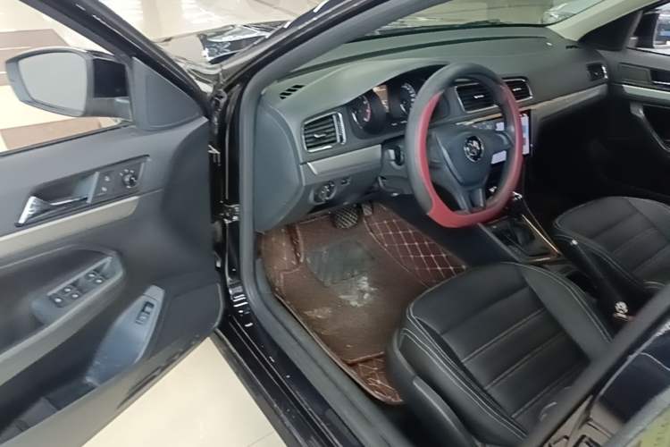 Used Volkswagen Lavida 2017 1.6L Automatic Fashion Edition Driver Seat