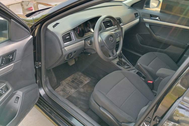 Used Volkswagen Lavida 2017 1.6L Automatic Fashion Edition Driver Seat