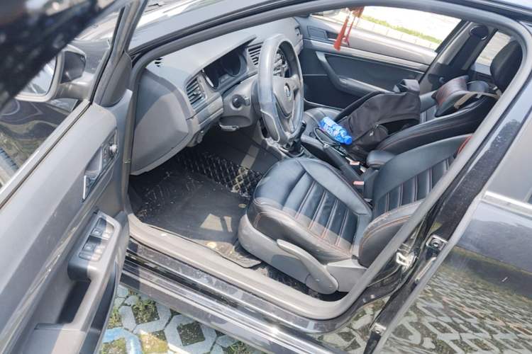 Used Volkswagen Lavida 2017 1.6L Manual Fashion Edition Driver Seat